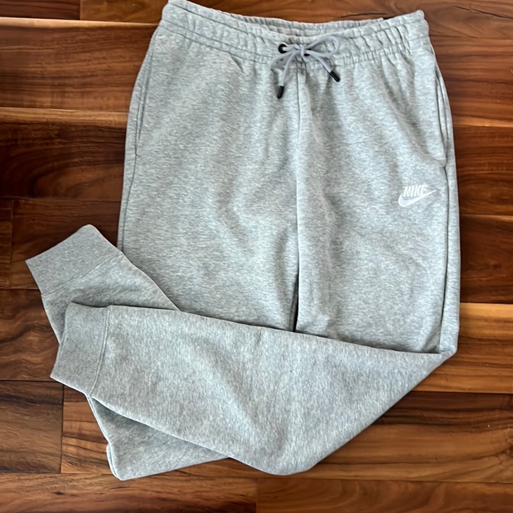 Women’s Nike Joggers (Size: Small)